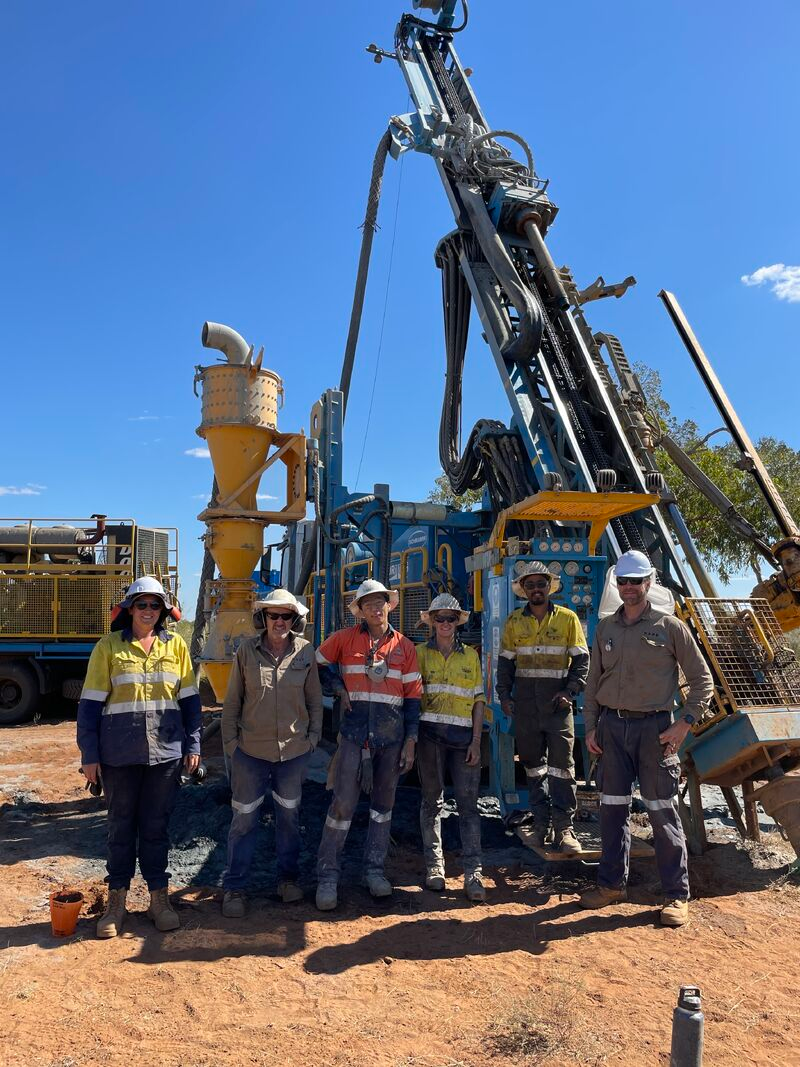 Group pic at the rig
